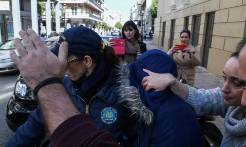 Πάτρα: «Πέταξε το βρέφος στη θάλασσα και πήγε να ξαπλώσει» – Τι είπε η γιαγιά στην κατάθεσή της